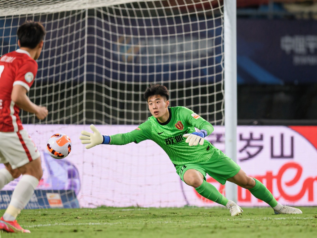 官方：曼城正式签下伯恩茅斯塞梅尼奥，将身披42号战袍