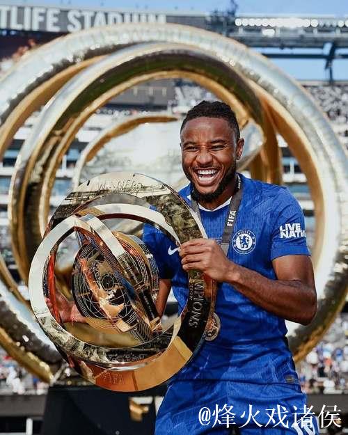 庆祝世俱杯冠军!恩昆库晒照:用一座伟大奖杯为赛季画上完美句号 庆祝世俱杯冠军!恩昆库晒照:用一座伟大奖杯为赛季画上完美句号