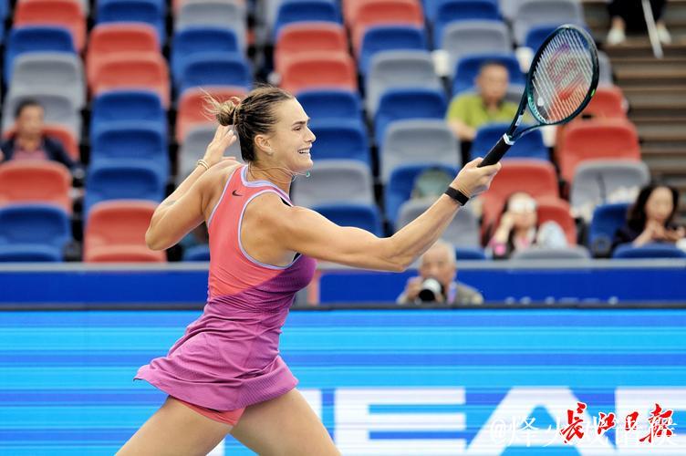 武网第5日萨巴伦卡取15连胜 高芙携9连胜晋级4强