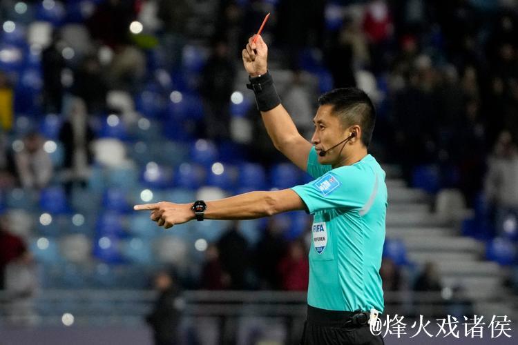 世俱杯首现裁判佩戴执法记录仪 俩中国裁判入选