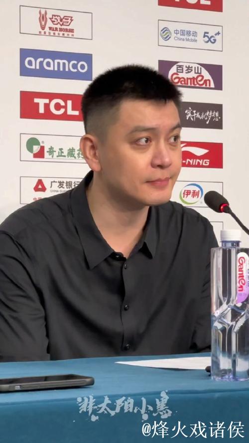 杨鸣:这些年我们经历足够多 今晚玩儿命打好 杨鸣:这些年我们经历足够多 今晚玩儿命打好